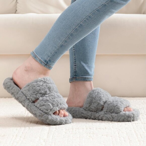 Women’s Gray Pluffie Arch Memory Foam Cozy Faux Fur Open Toe Slippers Shoes - Picture 2 of 6